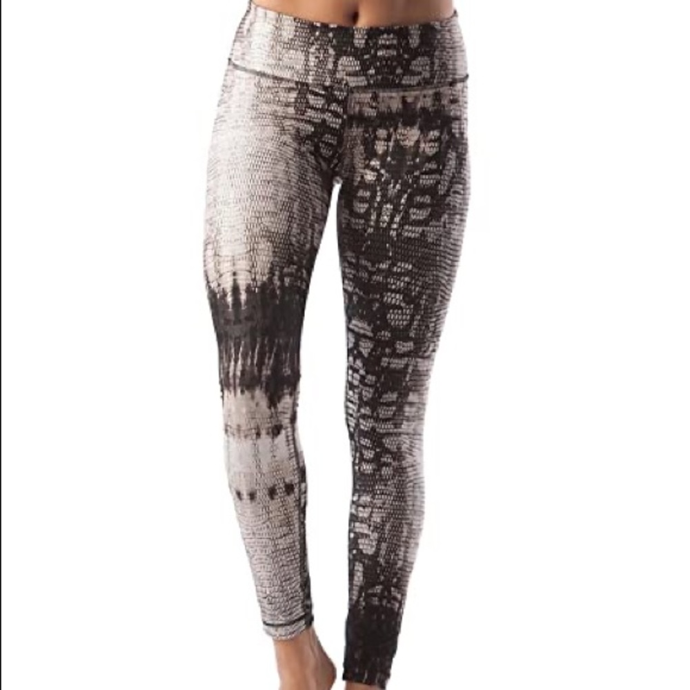 90 degrees python print leggings